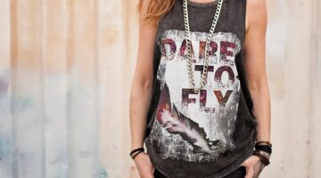 Woman in grunge shirt for Kornit Fashion Tee's Applications Woman in grunge shirt for Kornit Fashion Tee's Applications