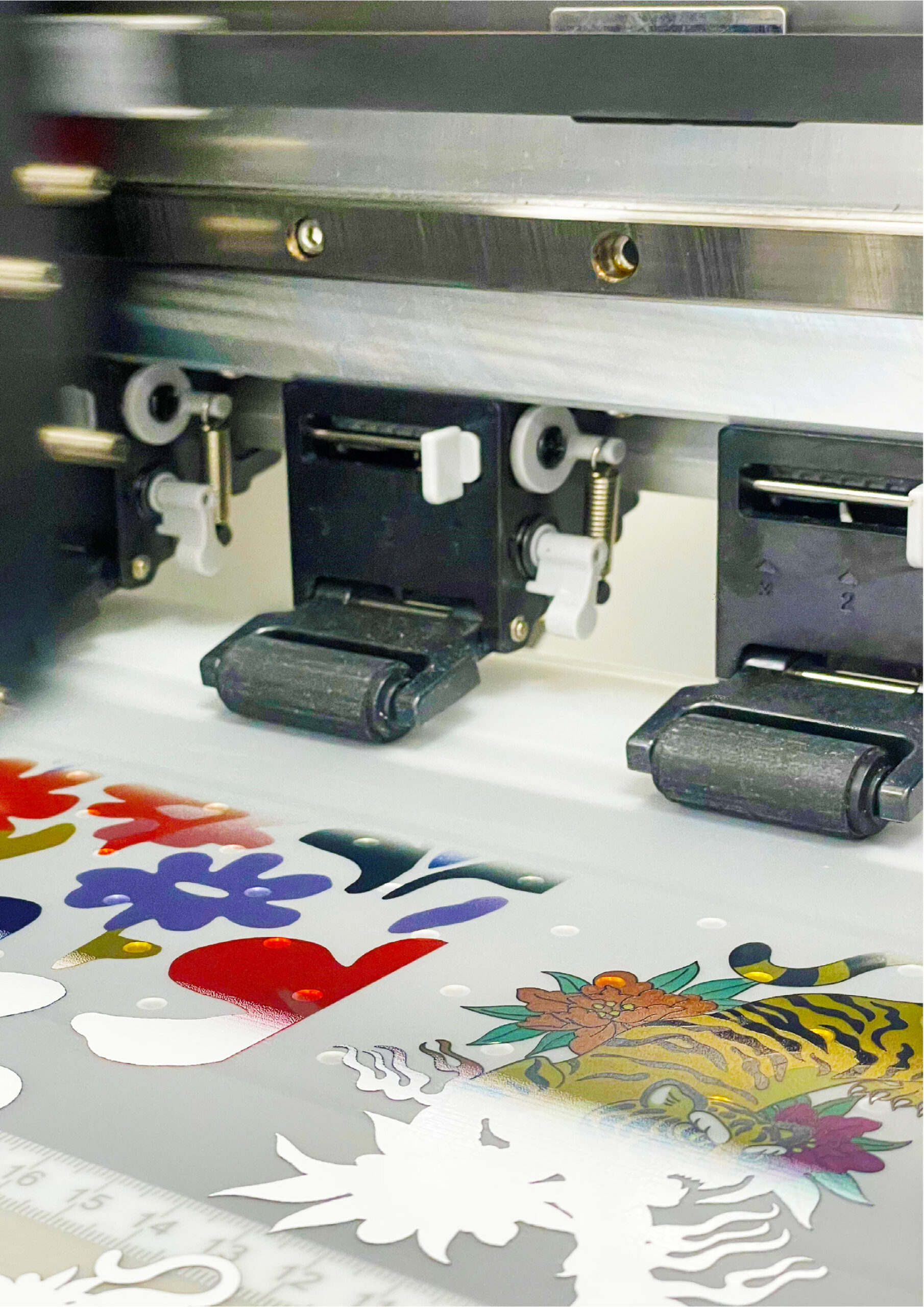 sabtex-sd30-printing-dtf SABTEX SD-30 DTF printer mid print